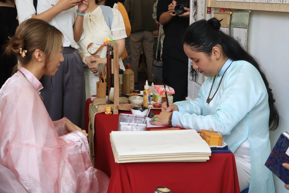 Cho chữ thư pháp