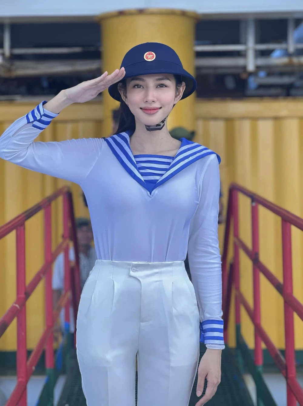 Hoa hậu Thùy Tiên trong trang phục chiến sĩ hải quân. Ảnh: FBNV Hoa hậu Thùy Tiên trong trang phục chiến sĩ hải quân. Ảnh: FBNV