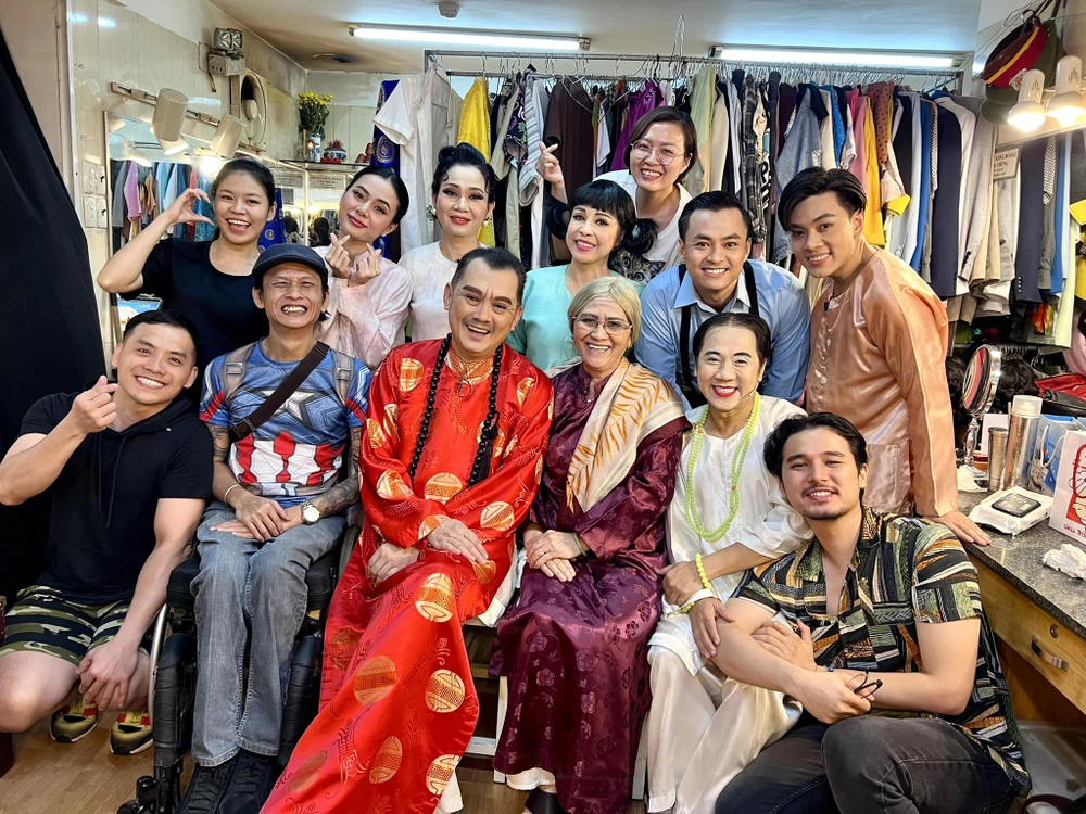 Vở "Cậu Đồng" diễn suất cuối vào hôm 29-4. Ảnh: FB NSƯT Hữu Châu