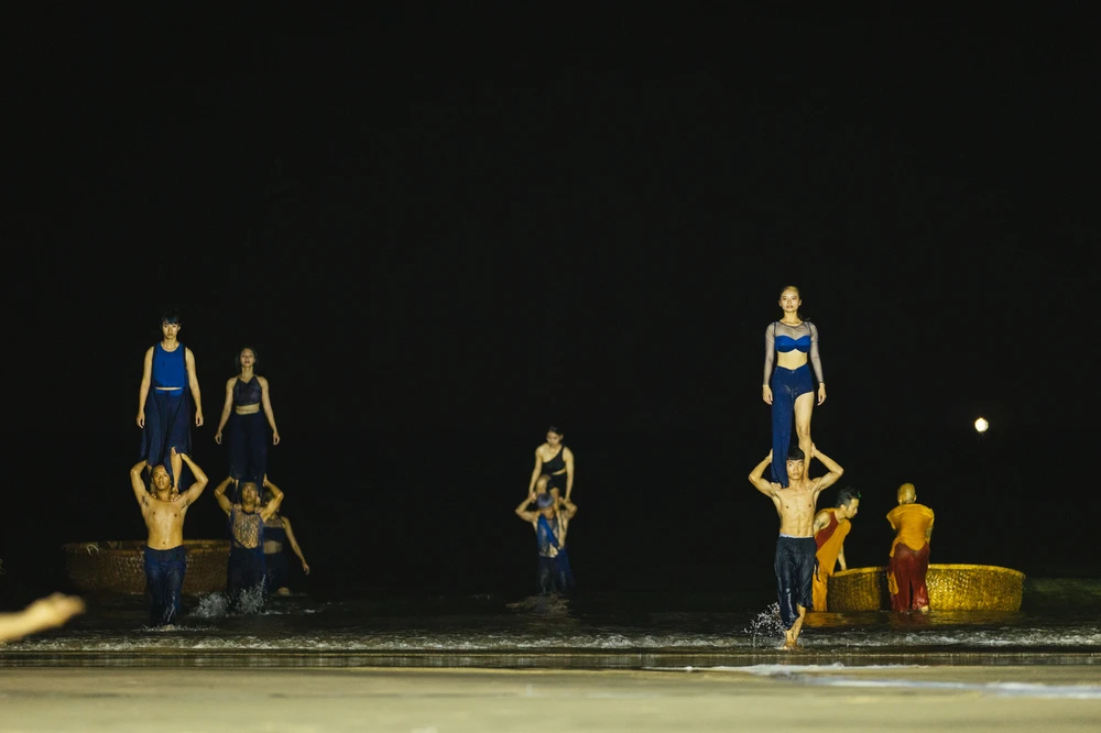 Sự hoà quyện giữa con người với thiên nhiên