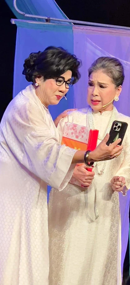 Nghệ sĩ Kim Xuân và Thành Lộc trong vở "Ngôi nhà không có đàn ông". Ảnh: Facebook nghệ sĩ Kim Xuân