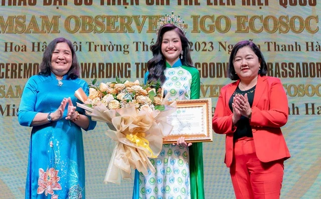 Nguyễn Thanh Hà nhận danh hiệu Đại sứ thiện chí trẻ Liên Hiệp Quốc. Ảnh: BTC