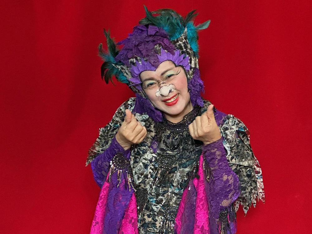 Nghệ sĩ Thanh Thủy tạo hình nhân vật Chim Lợn