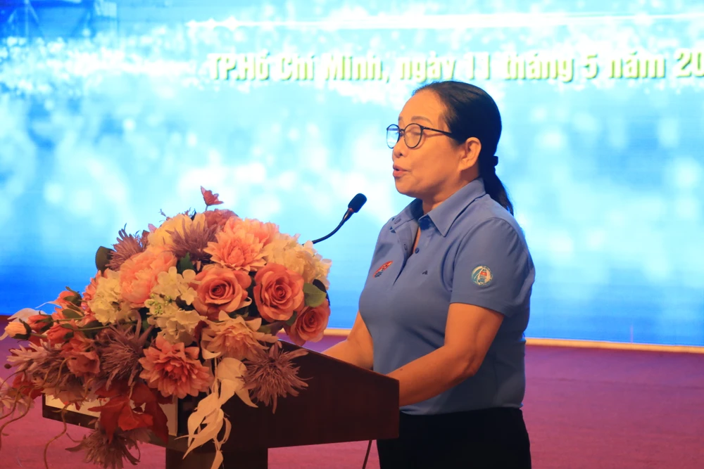 Bà Hồ Thị Tuyết Hồng, Phó chủ nhiệm CLB, phó đoàn phát biểu.