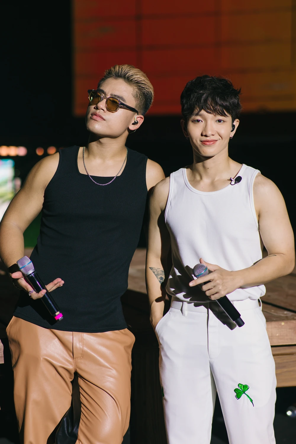 Hoàng Dũng và GDucky trên sân khấu Yên concert. Ảnh: NSCC