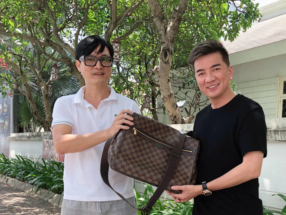 Nhạc sĩ Nhất Huy nhờ Đàm Vĩnh Hưng bán túi hiệu để hỗ trợ nghệ sĩ Mạc Can. Ảnh: FBNV