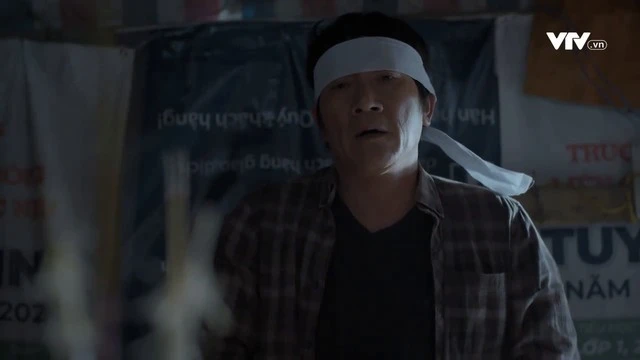 Lưu không quên xin bà Lục "con đề" để đổi đời.