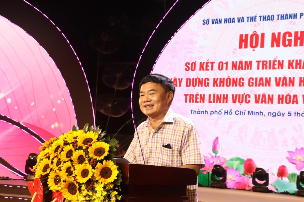 Nhà văn Bùi Anh Tấn, Phó Chủ tịch Liên hiệp các Hội Văn học nghệ thuật TP.HCM chia sẻ tại Hội nghị