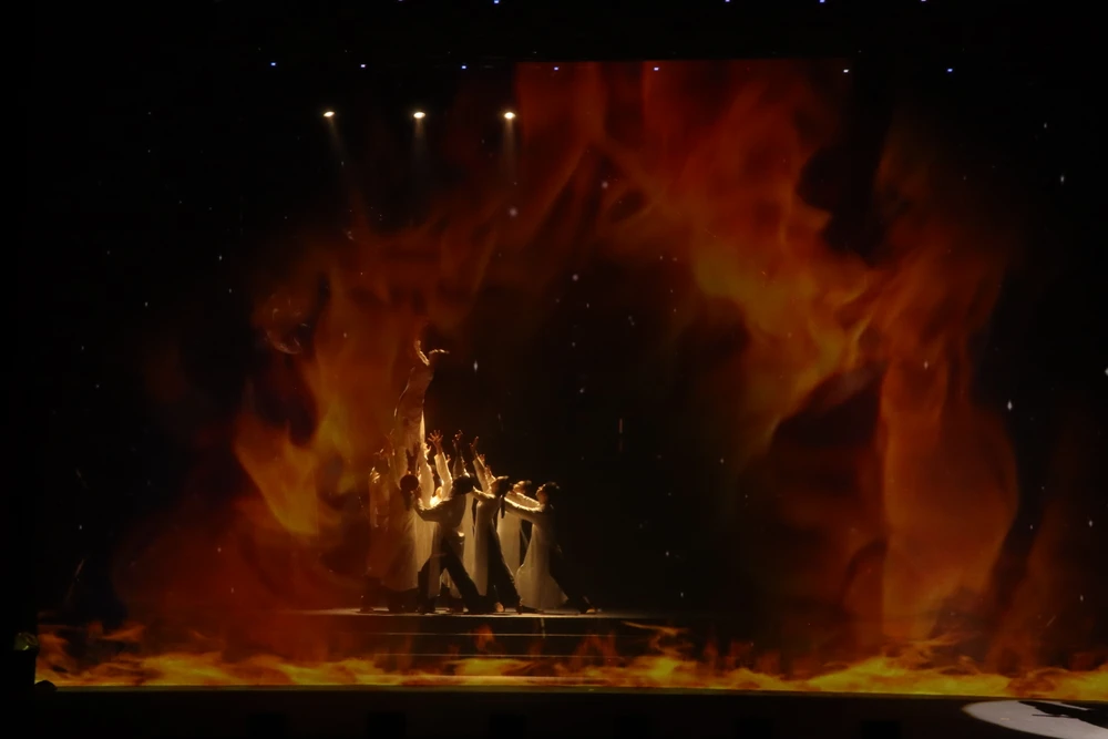 Điểm mới của đêm nhạc lần này ngoài khai thác các tác phẩm hay về Bác còn áp dụng công nghệ trình chiếu kết hợp thủ pháp ánh sáng.