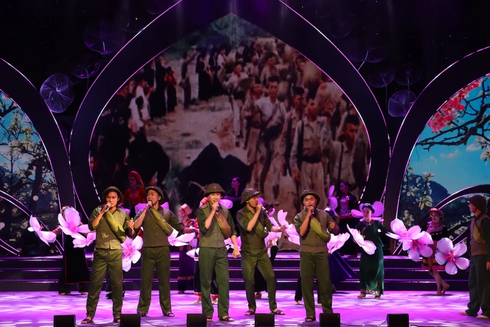 Chiến thắng Điện Biên, Lời ca dâng Bác do ca sĩ Tùng Lâm và nhóm 135 thể hiện