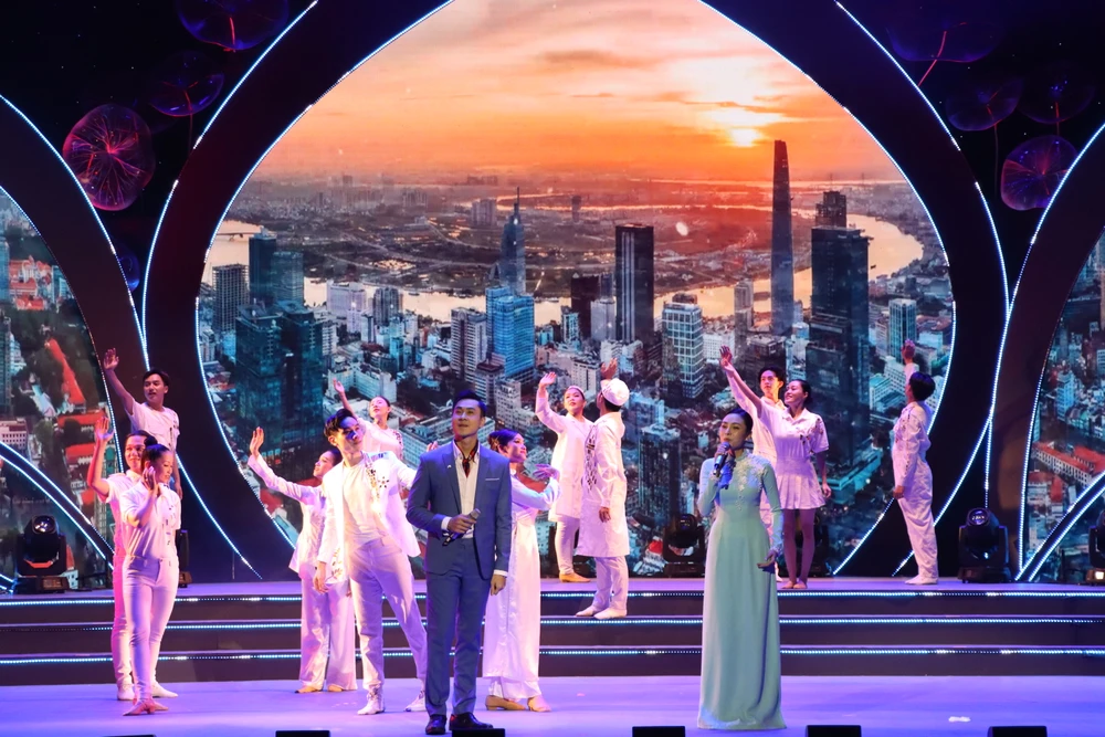 Tùng Lâm, Lưu Hiền Trinh với ca khúc "Thành phố mãi trong lòng ta"