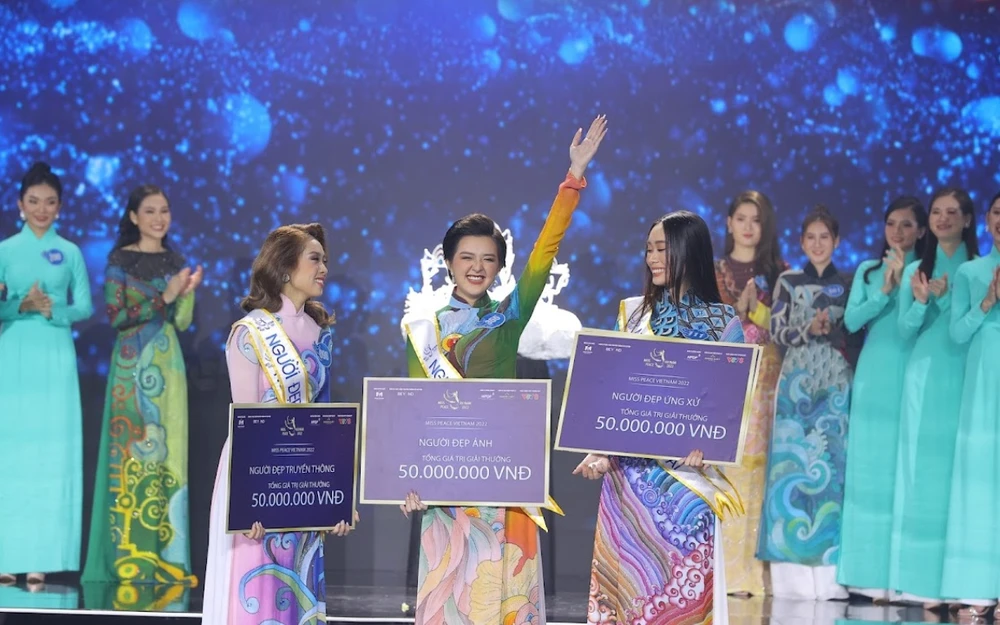 Quản Hân từng đạt danh hiệu Á hậu 2 Miss Peace VietNam 2022