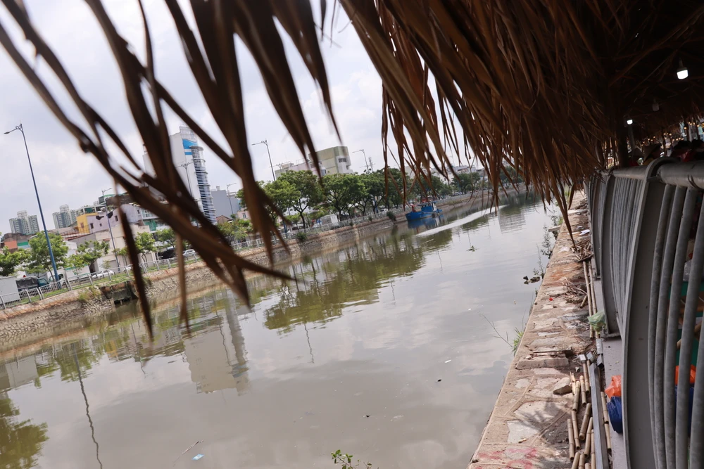 Đoạn kênh tại bến Bình Đông hoàn toàn vắng bóng những con thuyền