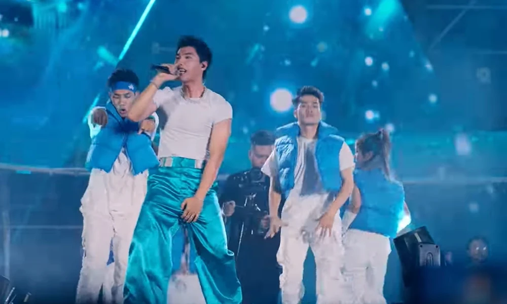 Hình ảnh HIEUTHUHAI tại đêm nhạc. Ảnh: Chụp màn hình Hình ảnh HIEUTHUHAI tại đêm nhạc. Ảnh: Chụp màn hình