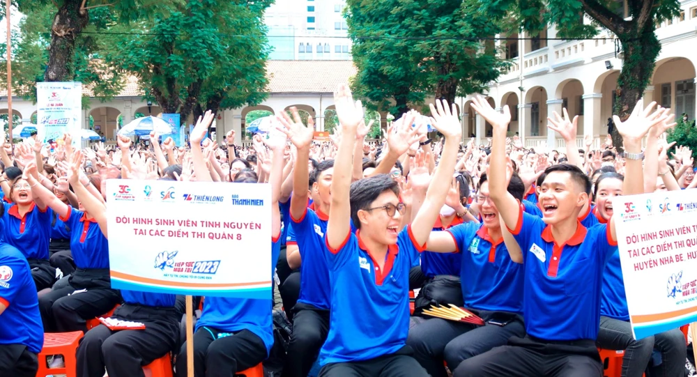 Tiếp sức mùa thi năm nay là sự tiếp nối truyền thống và khai sáng những hình thức mới.