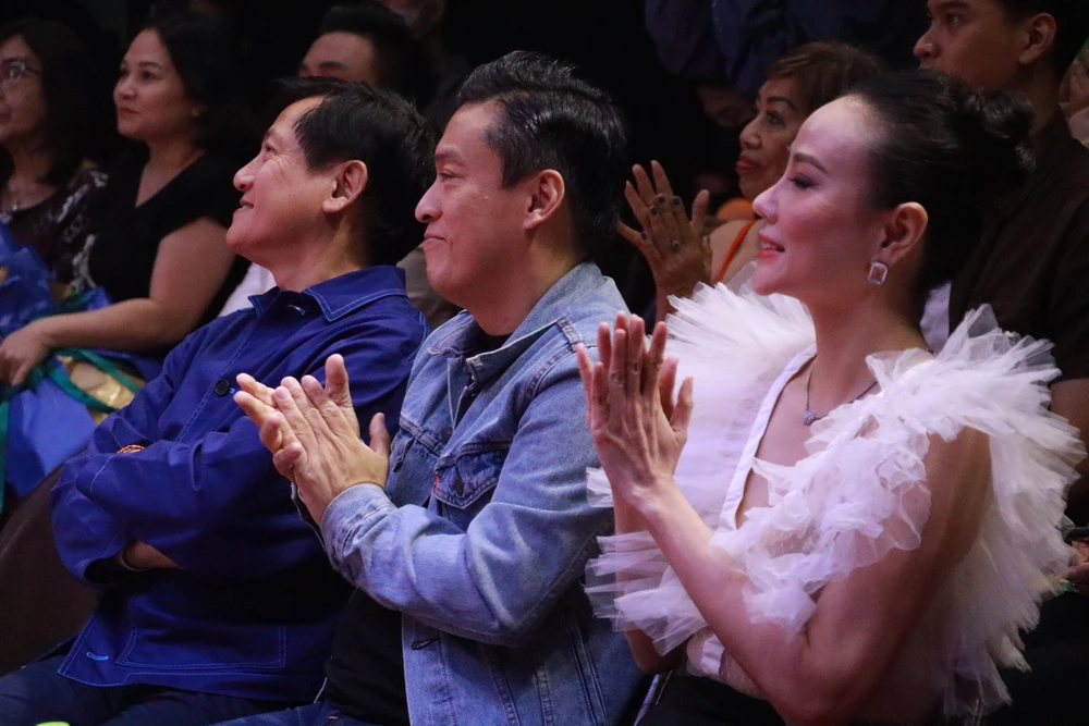 Ca sĩ Lam Trường cùng nhiều bạn bè đến ủng hộ nam tài tử