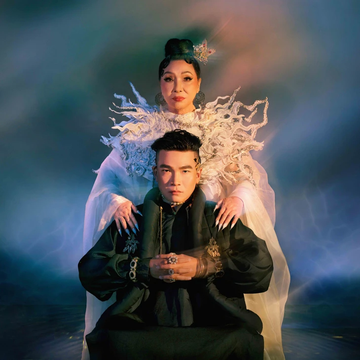 NSND Bạch Tuyết lần đầu tiên kết hợp với Wowy. Ảnh: NSCC