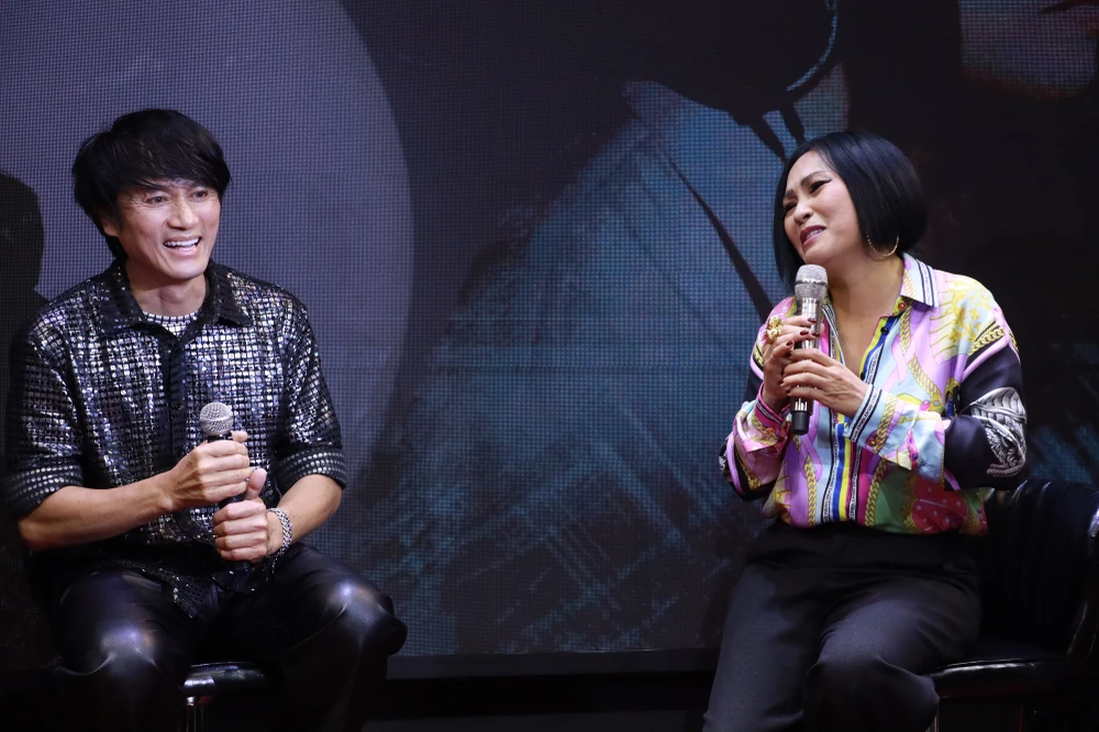 "Tài tử điện ảnh" Thái San và ca sĩ Phương Thanh tại buổi gặp mặt báo chí. Ảnh: HÀ NGUYỄN