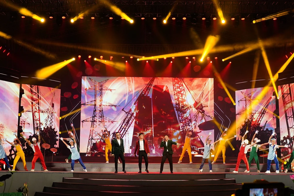 Nhóm MTV cháy hết mình với ca khúc Ngọn lửa trái tim