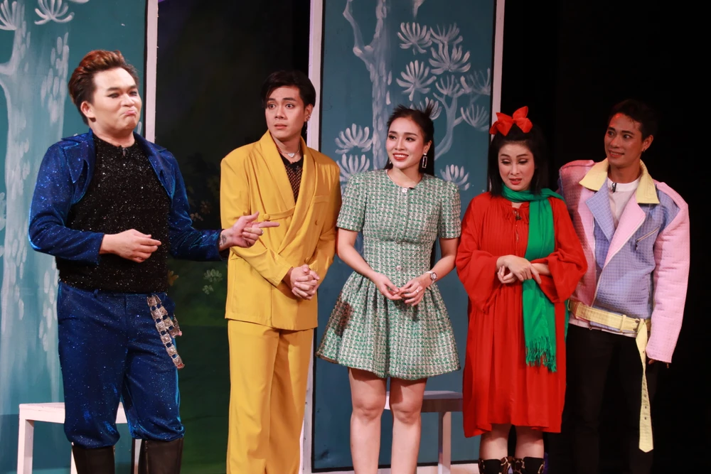 Đại Nghĩa và bốn nhân vật Trang, Bị, Giang, Mai cũng là điểm nhấn của vở.