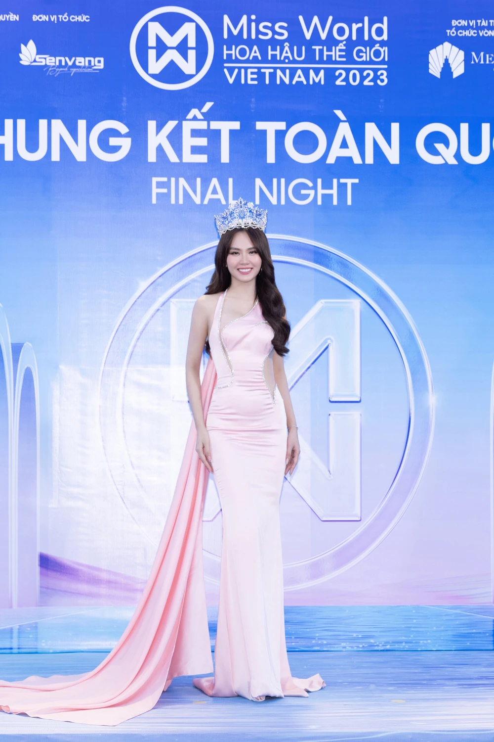 Trong những giờ cuối của nhiệm kỳ, Hoa hậu Mai Phương không làm người hâm mộ thất vọng với sự xuất hiện rạng rỡ. Ảnh: BTC