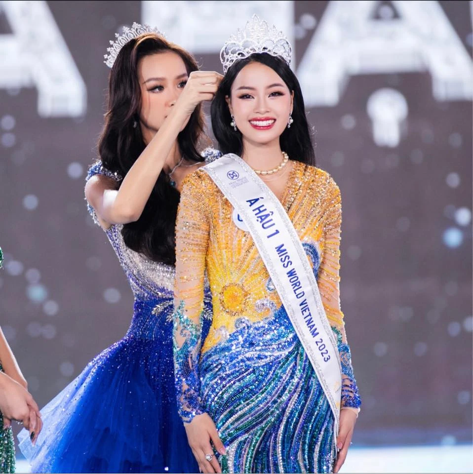 Giây phút vỡ oà xúc động của Đào Thị Hiền khi được xướng tên ngôi vị Á hậu 1 Miss World Vietnam 2023.