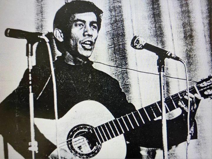 Nhạc sĩ Tôn Thất Lập trong phong trào "Hát cho tôi nghe"