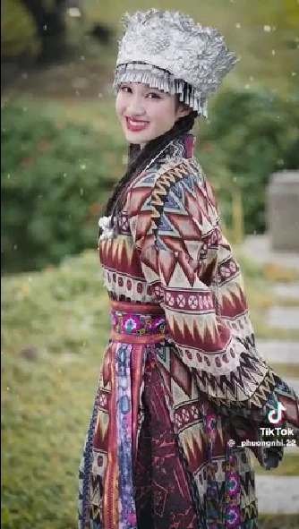 Hình ảnh Á hậu Phương Nhi trong trang phục gây tranh cãi. Ảnh: Chụp màn hình