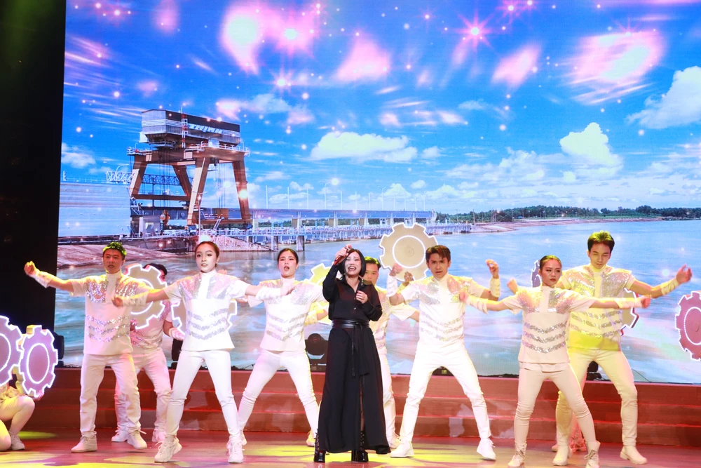 Phương Thanh cháy hết mình với Trị An âm vang mùa xuân