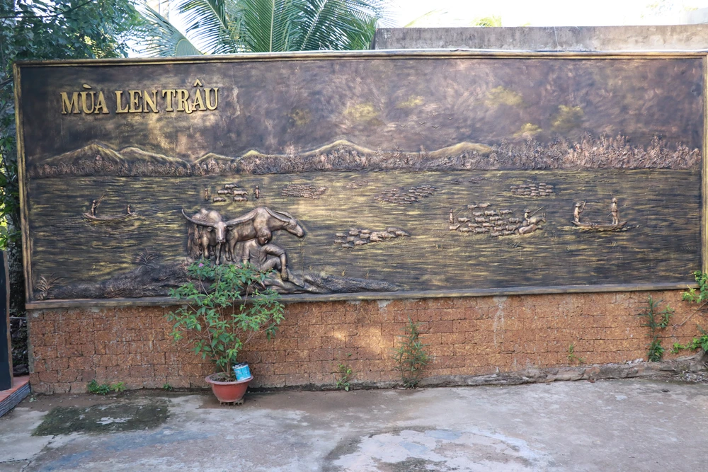 Hình ảnh phim "Mùa len trâu" được tái hiện tại Nhà tưởng niệm Nam Sơn. Ảnh: THĂNG BÌNH