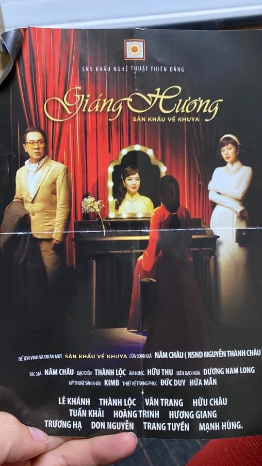 Poster vở Giáng Hương được cộng đồng mạng chia sẻ. Ảnh: MXH