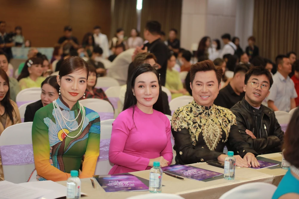 Ca sĩ Hà Vân và Quốc Đại tại buổi họp báo. Ảnh: BTC