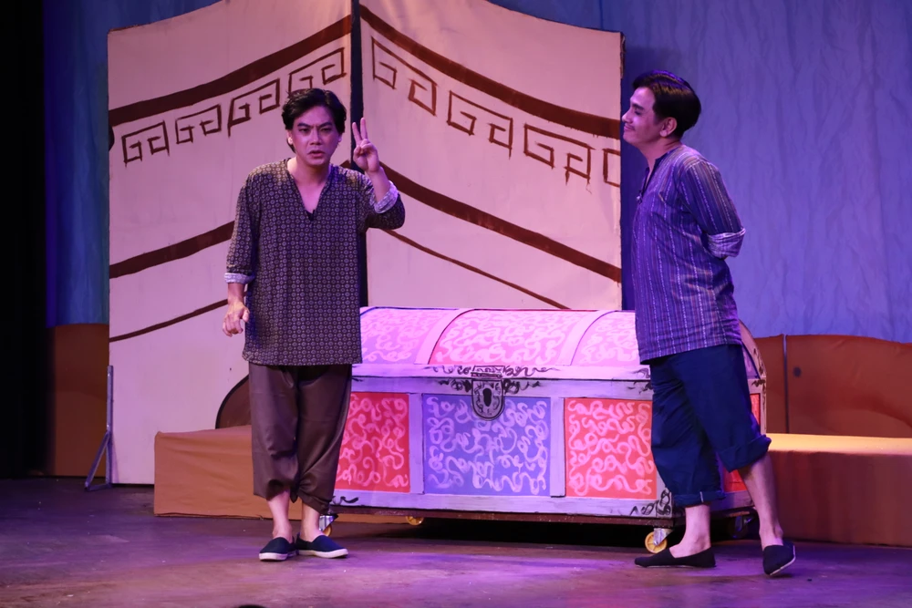 Quốc Thịnh cùng Đình Toàn tung hứng trong từng phân đoạn khiến khán giả bật cười