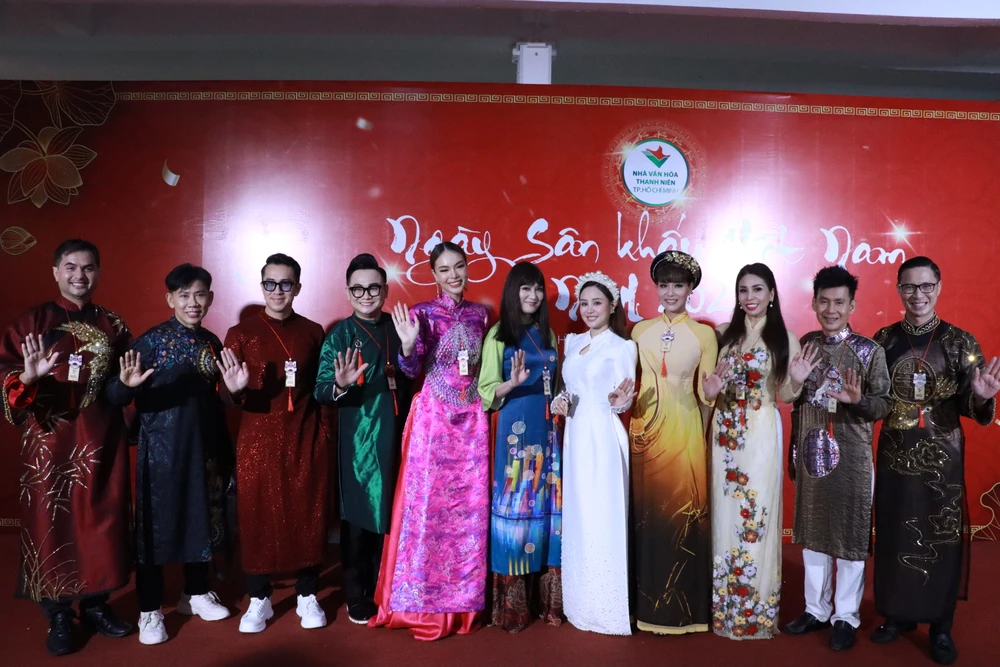 gio-to-san-khau (2).JPG