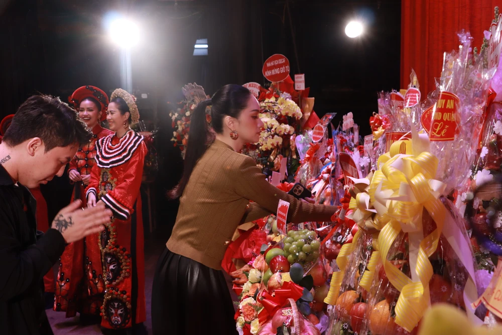 gio-to-san-khau2 (2).JPG