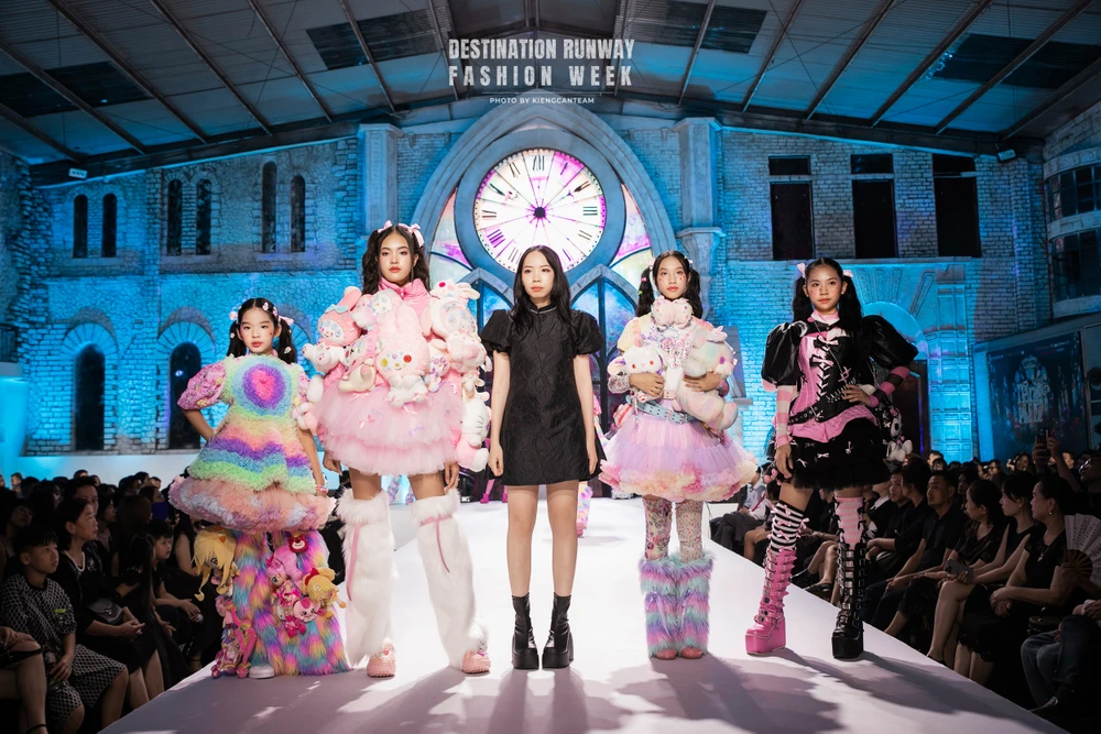 Destination- Runway- Fashion- week.jpeg