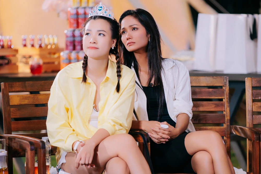 Chị đẹp đạp gió rẽ sóng