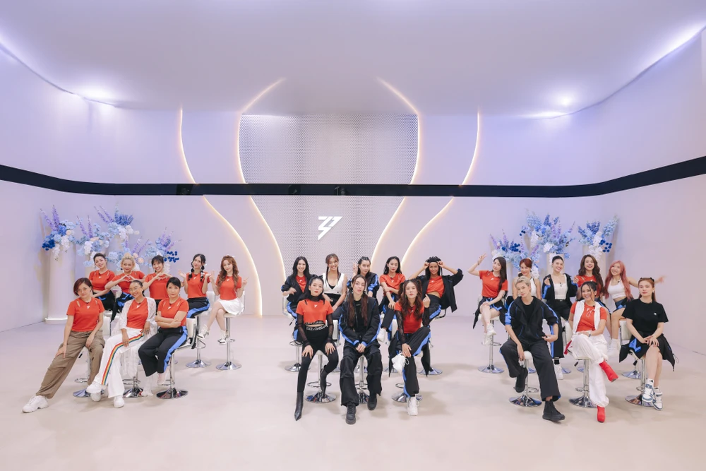 Chị đẹp đạp gió rẽ sóng