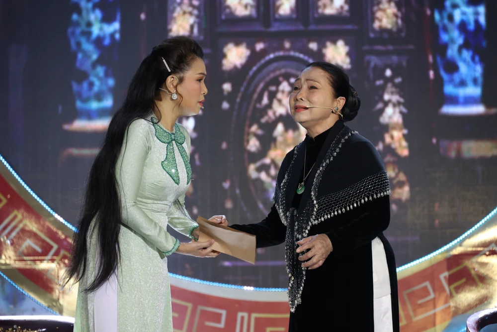 NSND Bạch Tuyết làm Học viện cải lương