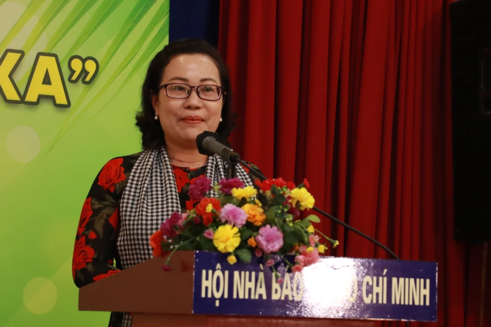 NSND Tạ Minh Tâm biểu diễn tại bến tre.jpg