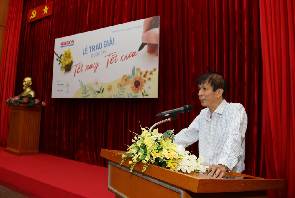 Ông Nguyễn Khắc Văn, Phó TBT báo SGGP phát biểu về cuộc thi Tết nay-Tết xưa