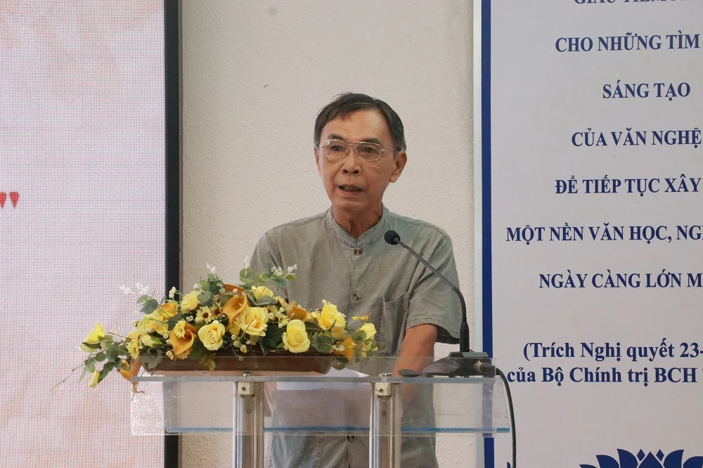 tap-chi-van-nghe-tphcm2.JPG