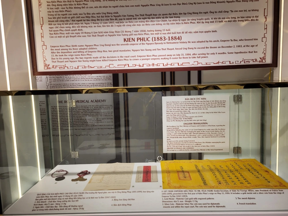 Cổ vật của vua