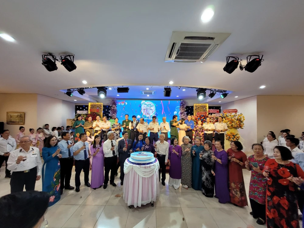 Vì Hoàng Sa – Trường Sa thân yêu