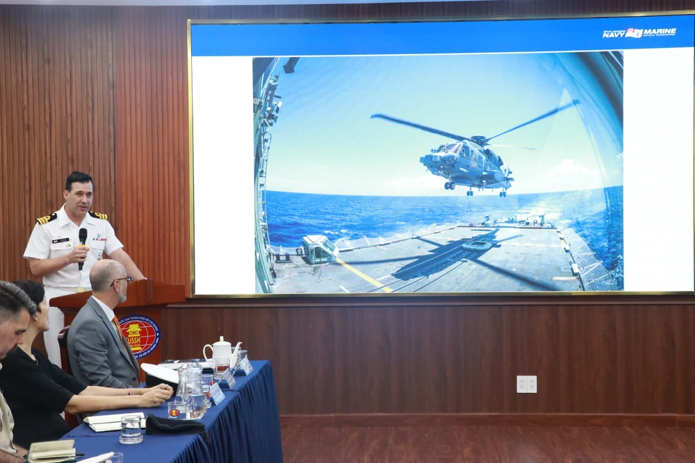 Tàu Hải quân Hoàng gia Canada Montréal