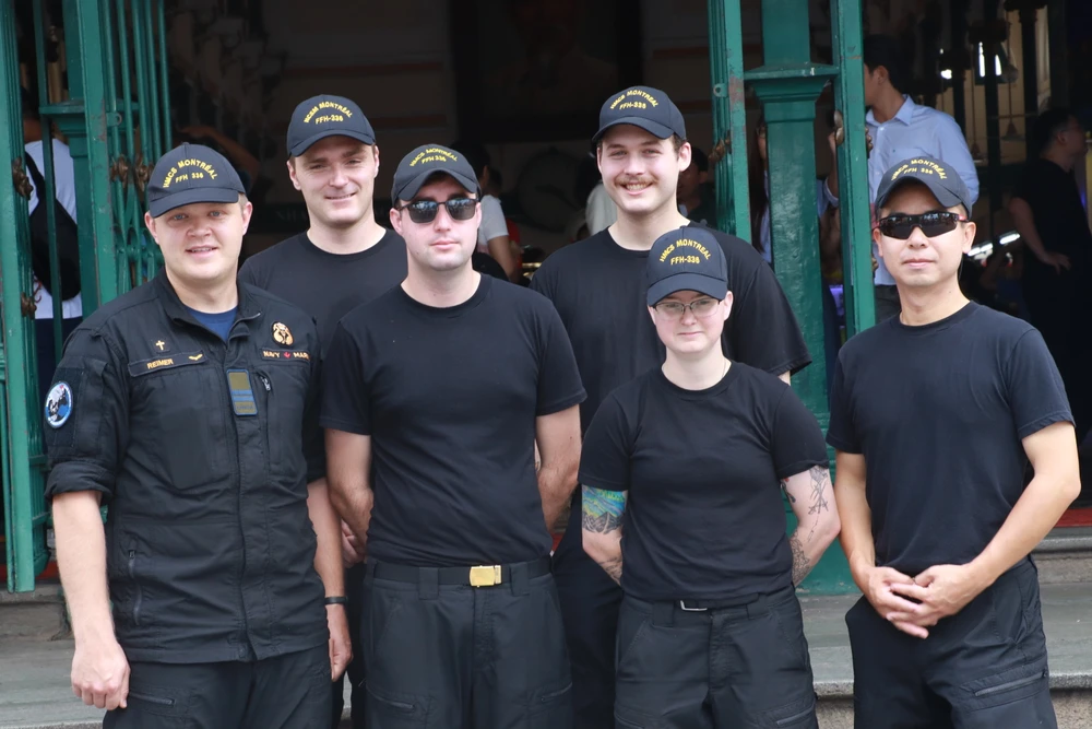 Tàu Hải quân Hoàng gia Canada Montréal Canada