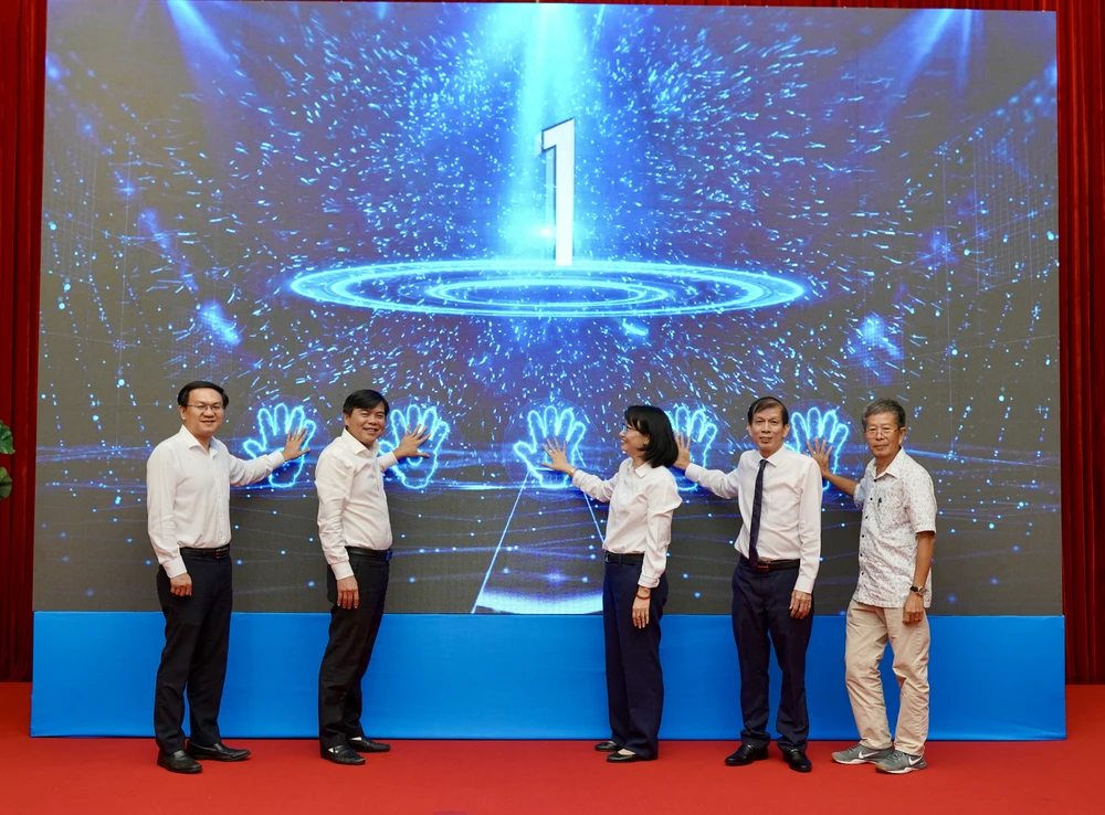 Đất nước ngàn hoa