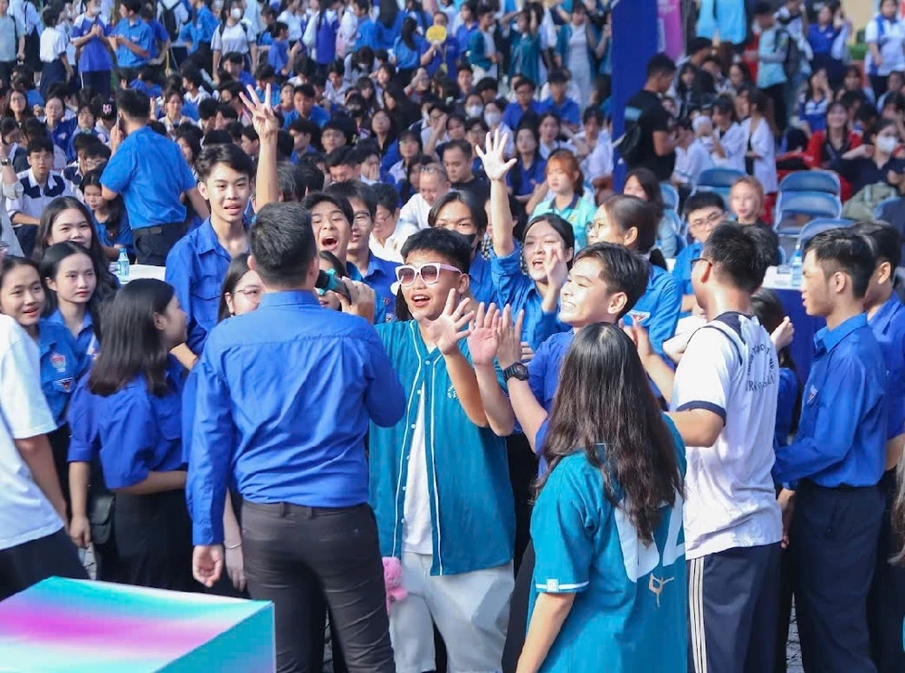 Ngày hội học sinh Trung học phổ thông diễn ra đầy sôi nổi.