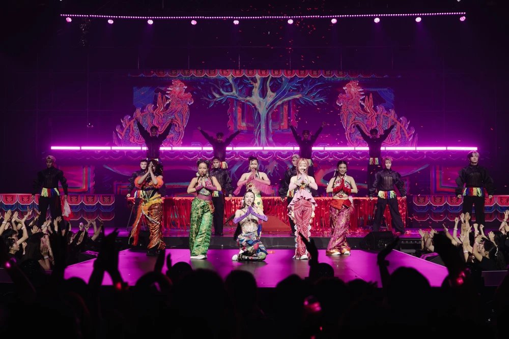 Chị đẹp đạp gió