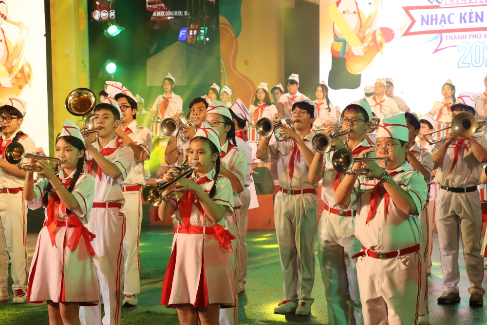 Liên hoan nhạc kèn và múa rối